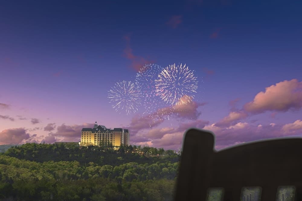 It's a Good Life - Stunning Lake Views!