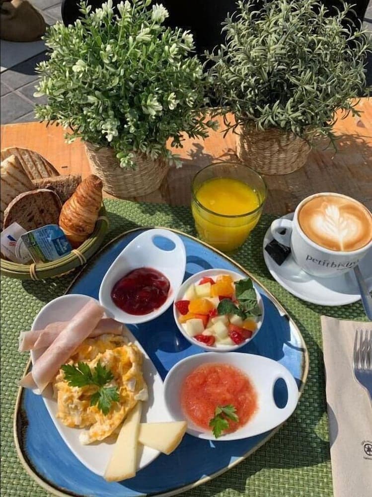 Açık havada yemek servisi