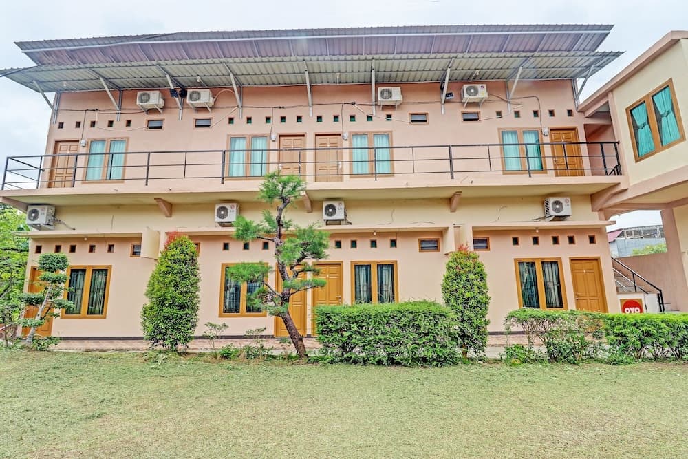 OYO 90945 Arizon Kost