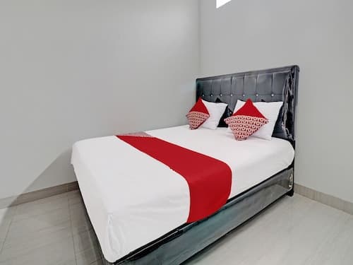 OYO 92057 Reny Kost Syariah