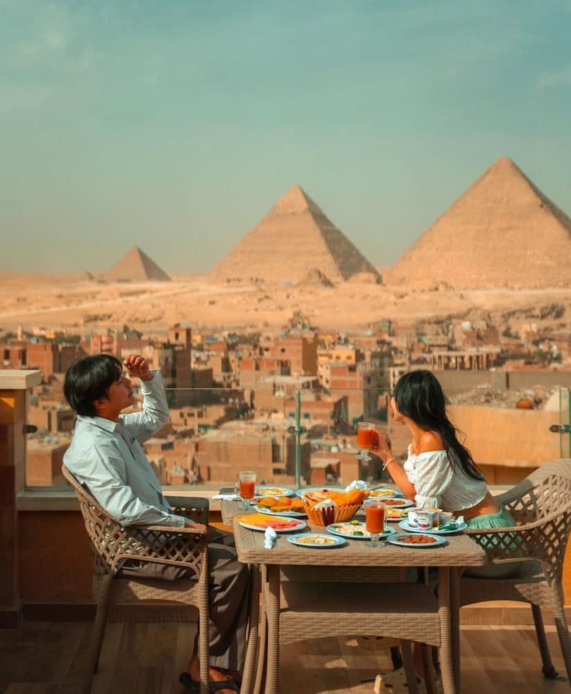 Celia Pyramids View inn