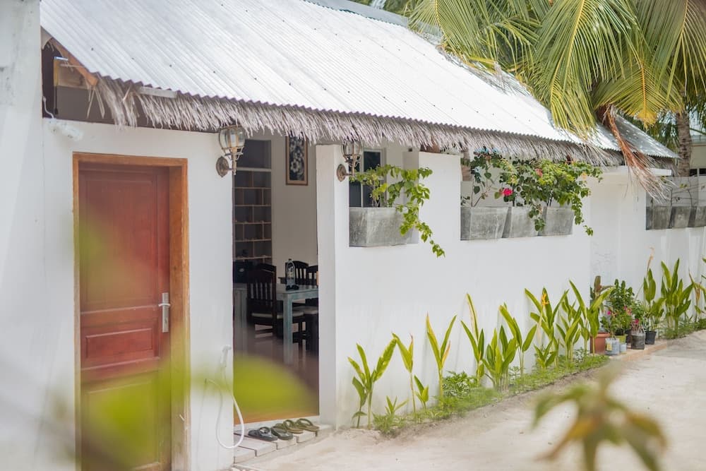 FINS DIVE AND LEISURE HOTEL