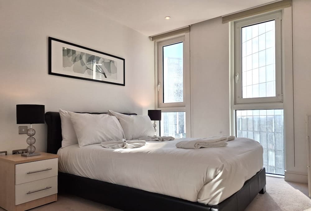 Still Life Aldgate Deluxe