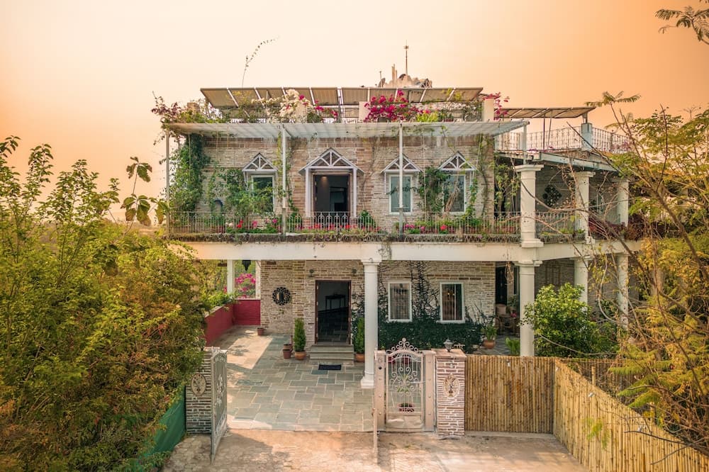 Moonstone, Bhopal, Amã Stays & Trails