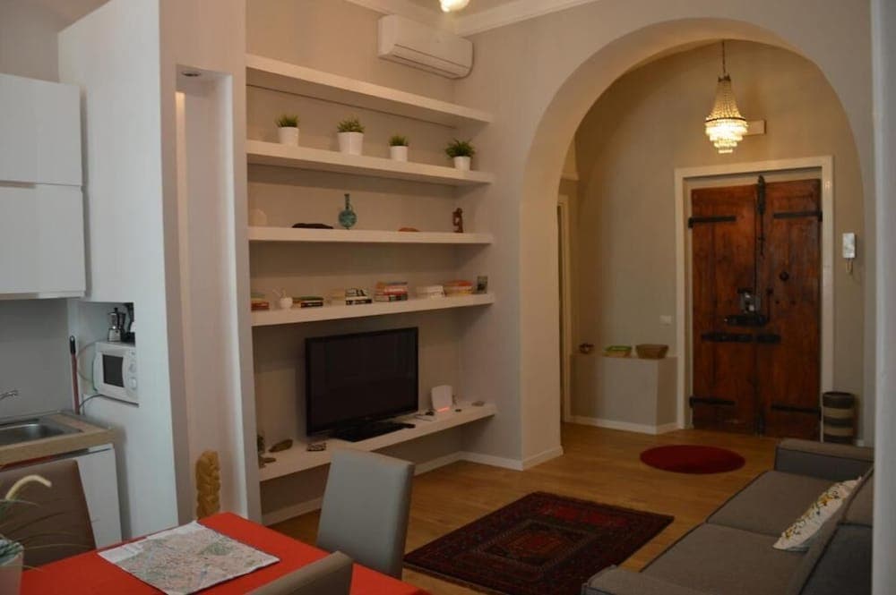 Luxury Three Bedroom Flat in Rome Center
