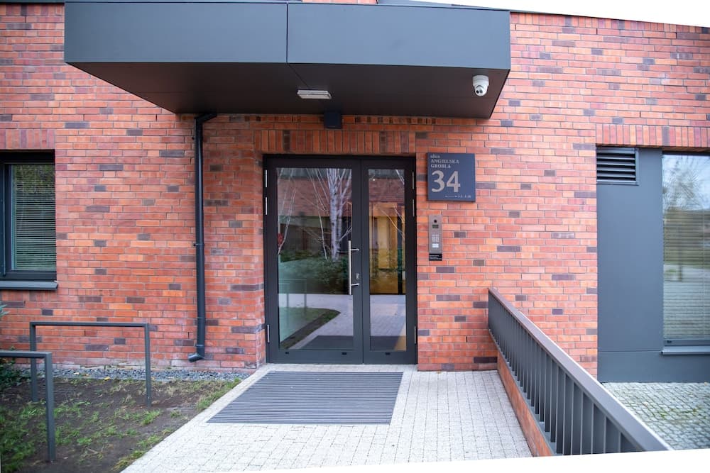 Maya's 22 - River view