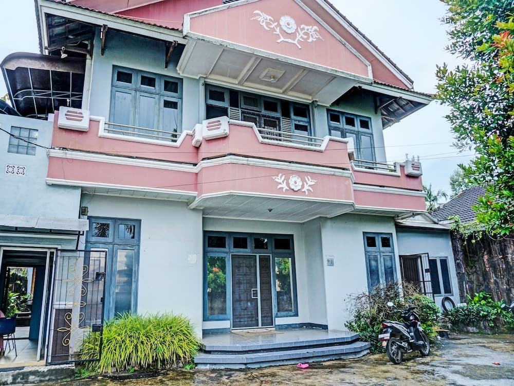 Super OYO 92189 Wisma Inayah Syariah