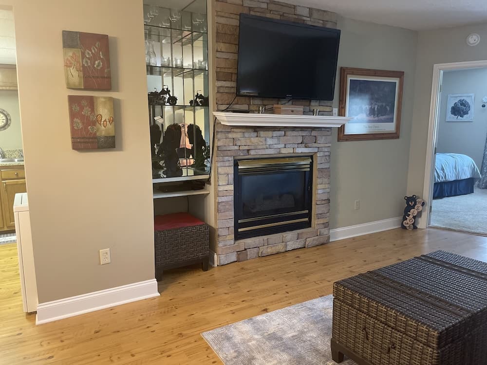 Riverside 605 2bd Condo With Mountains View Private Balcony 2 Bedroom Home by RedAwning