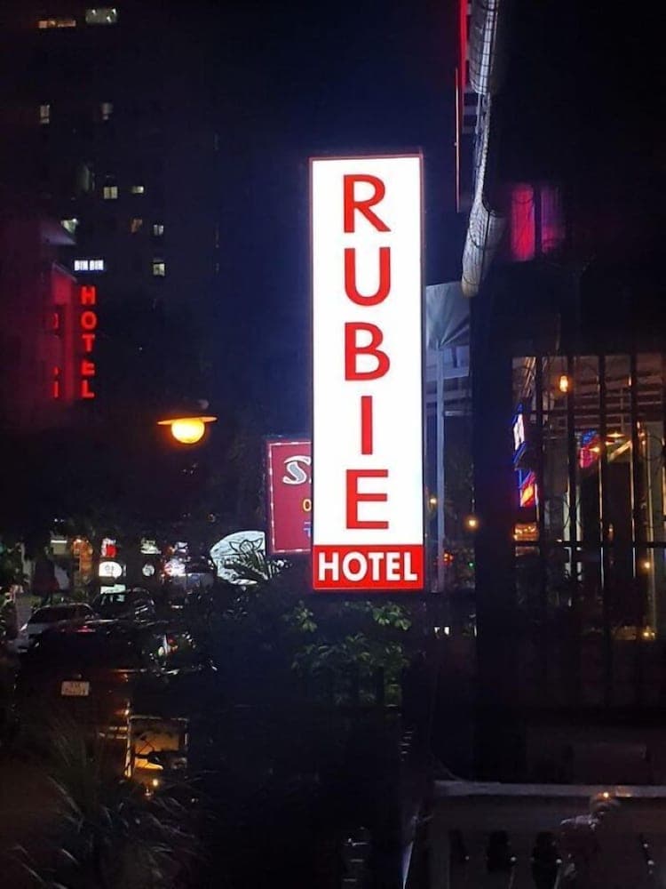 Rubie Hotel