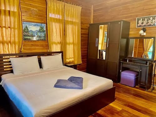 Bang Saray Village Resort