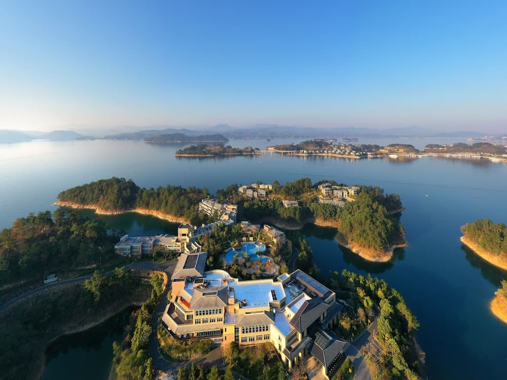 Bright QiandaoLake Resort