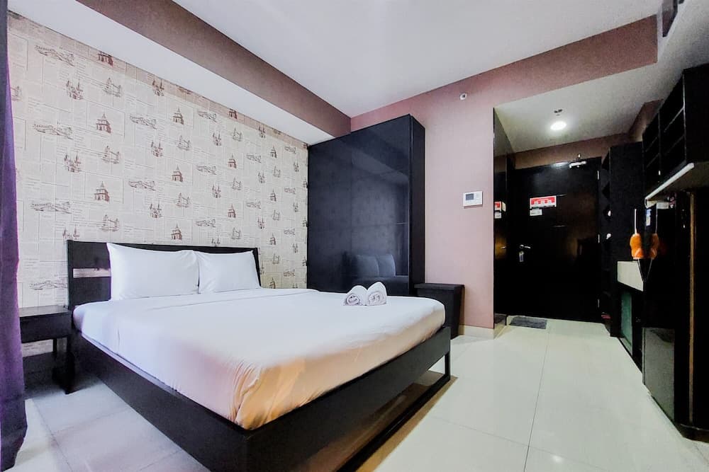 Simply Look Studio Room At 11St Floor Paramount Skyline Apartment