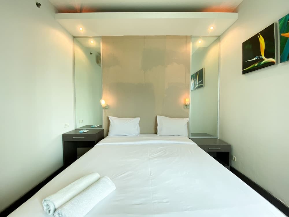 Homey 2Br Apartment Crown Court Executive Condominium