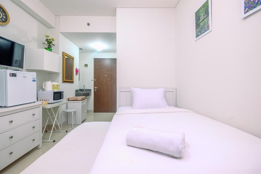 Minimalist And Cozy Studio (No Kitchen) Transpark Cibubur Apartment