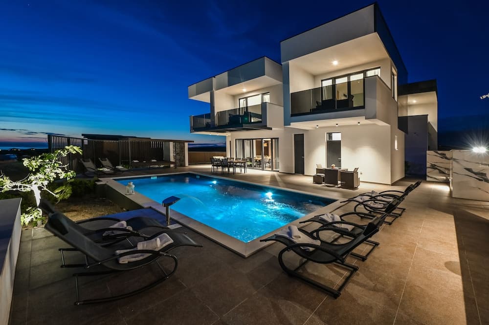Villa Luna- Private Heated Pool