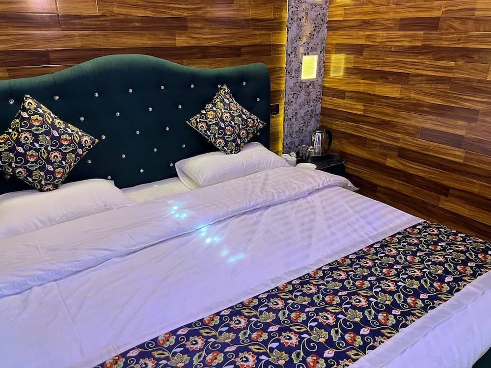 The Heritage Safina Group Of Houseboats