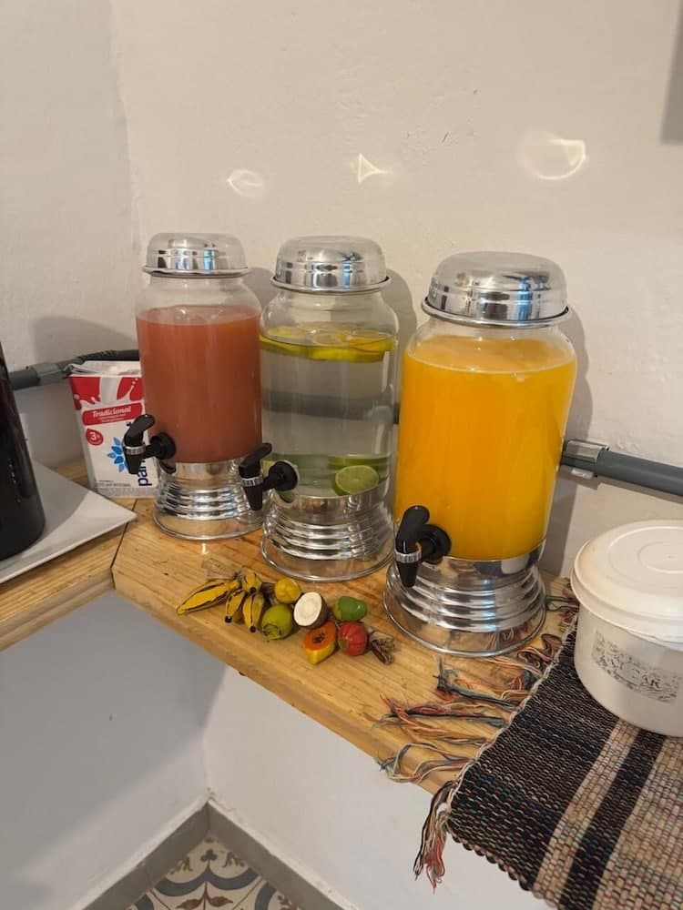 Pinheiros Hostel e Food