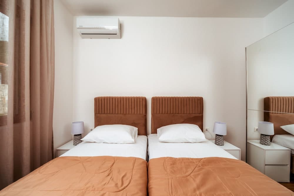 Uphill Glavanovic Pool Villa