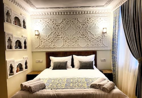 Bobosh Hotel