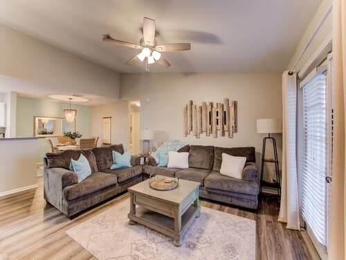 Full Condo w/ Pool & Gym, Sleeps 4