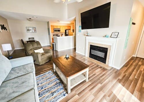 2br/2ba Full Condo w/ Pool & Gym, Sleeps 6