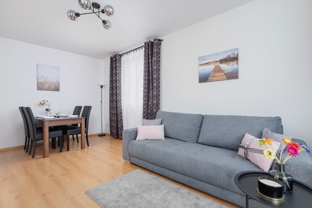 Cozy Apartment Chmieleniec by Renters
