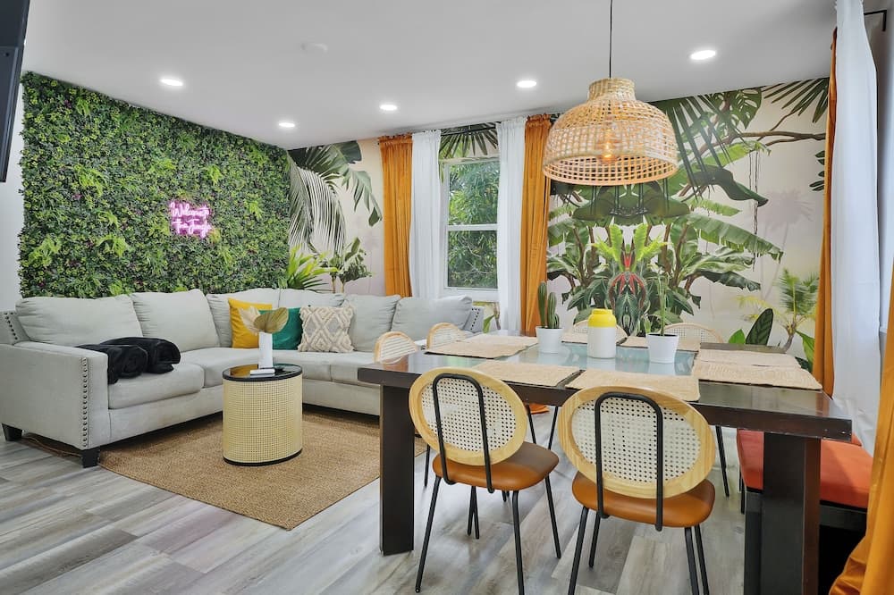 6 to 42 Guests 6 Kitchens Comfort Retreat Heart Wynwood