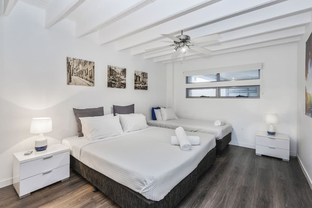 Essence House - 4 Bedroom Holiday Home