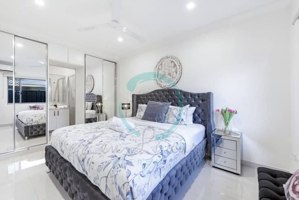 ZENHOUSE STYLISH - 3BR Home near Shops