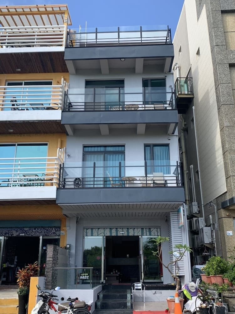 Happiness Inn