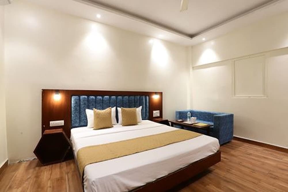 Hotel Amrit Near Old Delhi Railway Station