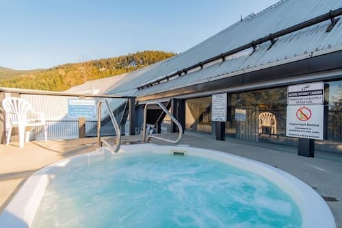 Ski in Ski out - Steam Shower - Roof top Hot tub