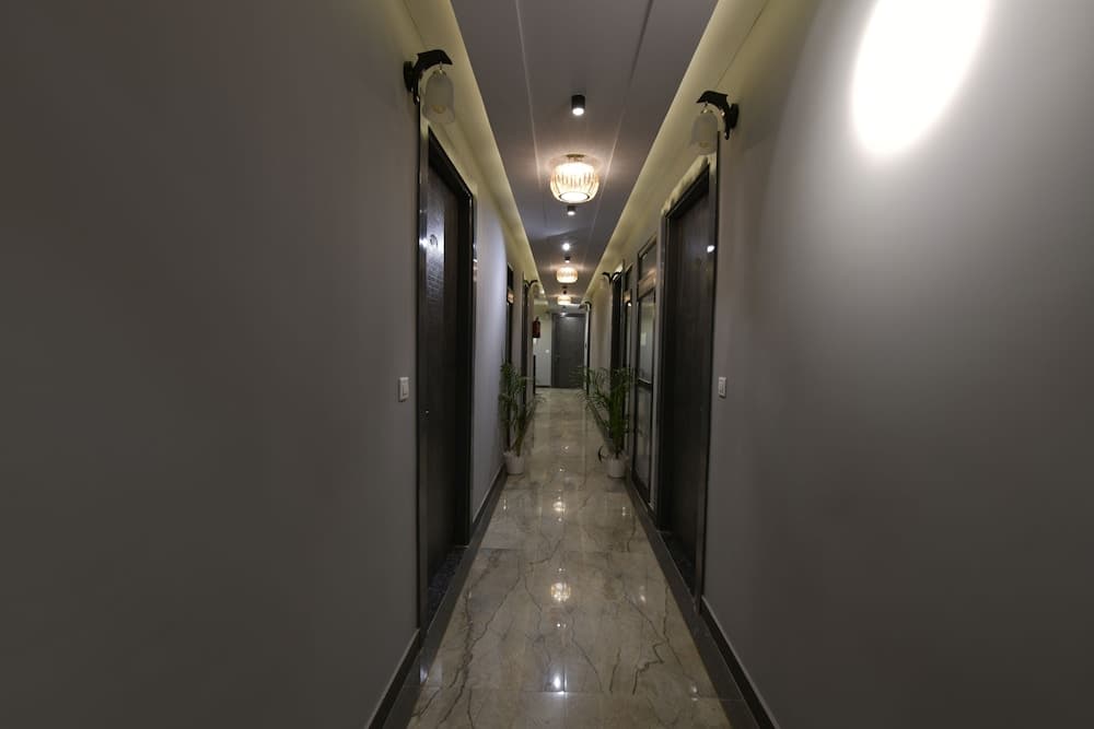 Hotel Adhiraja Palace