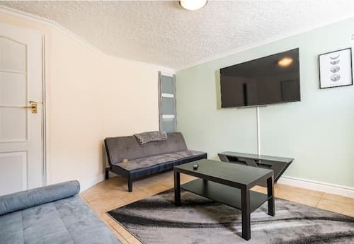 Maidstone - Sleeps 6 - Parking - Garden - 96ws