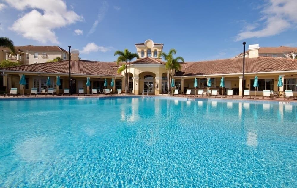 Vista Cay Luxury Secret 3 Bedroom Condo by RedAwning