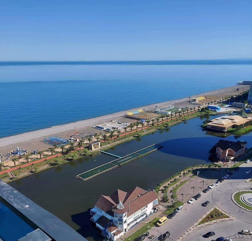 Apartment with view of the sea and city
