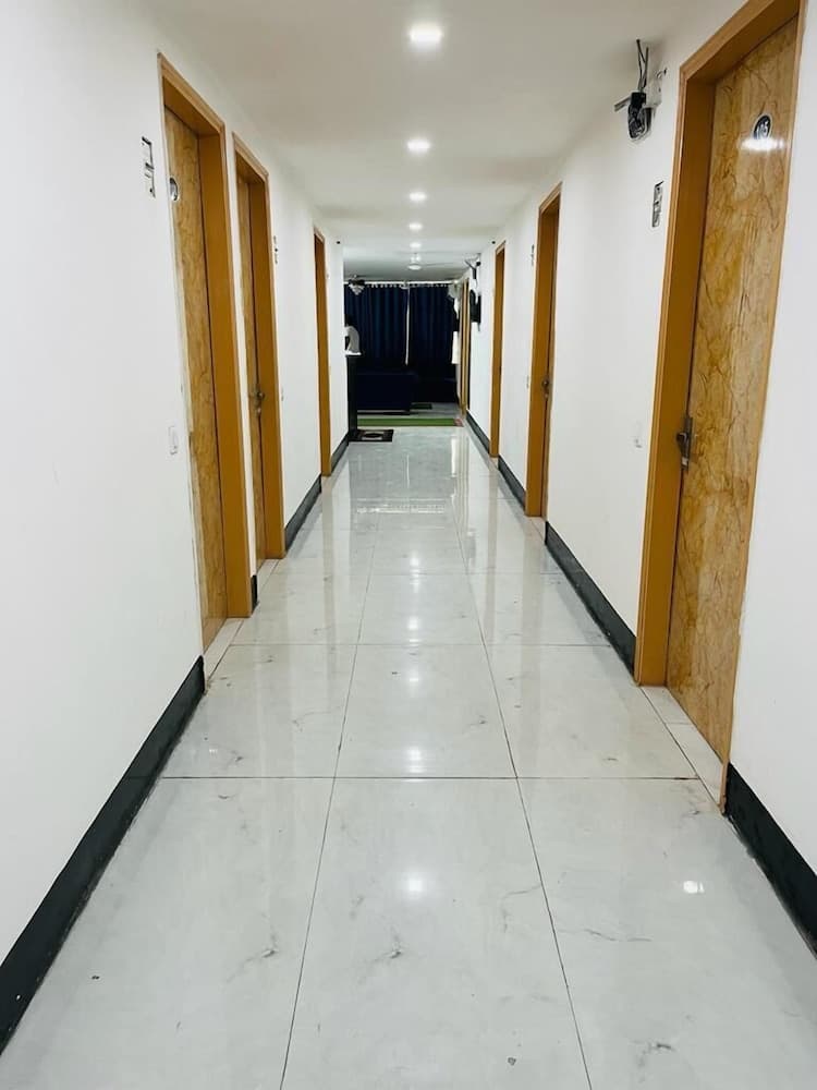 Hotel Rasso Inn Tuglakabad Extn.