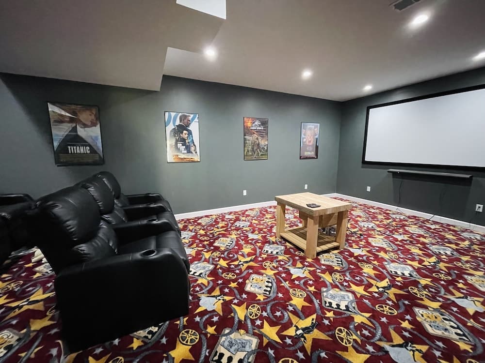 Amazing Lake House With Beach Access 4 Bedroom Home by RedAwning