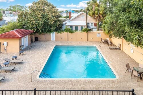 Brass Rail 220 Tybee Vacation Rentals