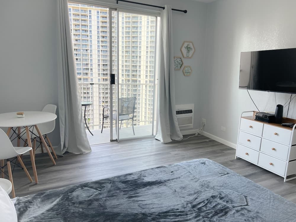 Refreshing Inn On The Park Condo by RedAwning