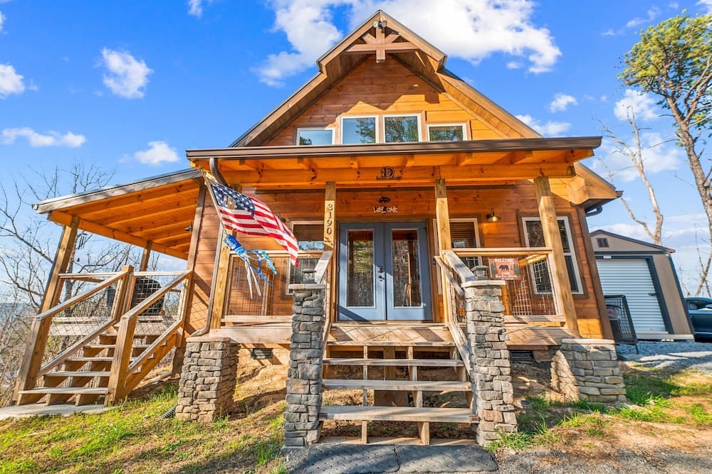 Bear View Retreat 2 Bedroom Cabin by RedAwning