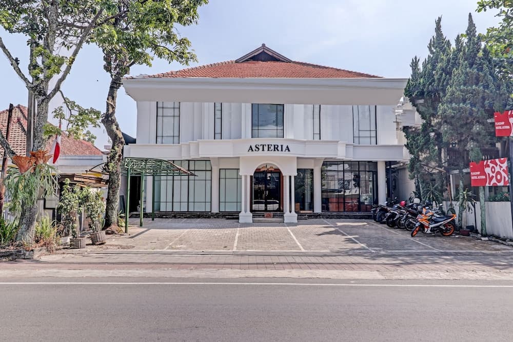 Collection O Bandung near Masjid Agung Bandung formerly Hotel Asteria