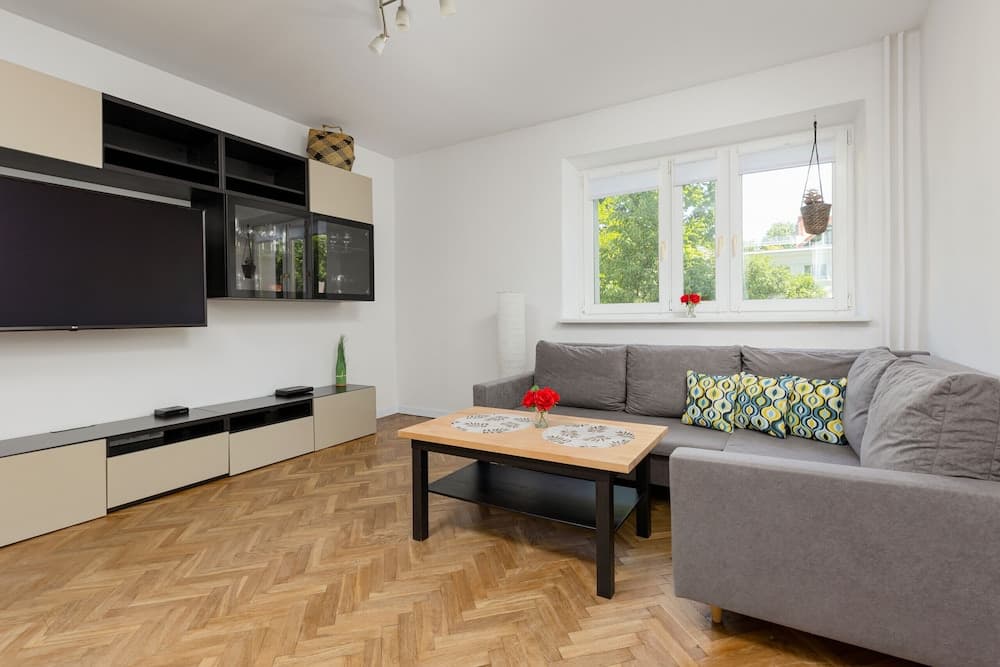 Bright Apartment in Wola by Renters