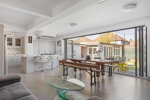 c Bright and Spacious House