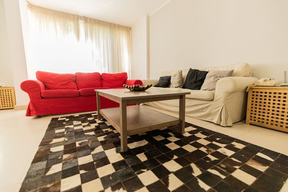 Lily Mint Retreat Inviting 3BR Apartment