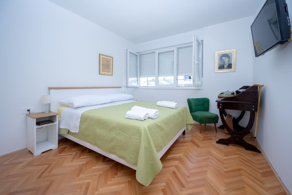 Billie Holiday apartment with balcony