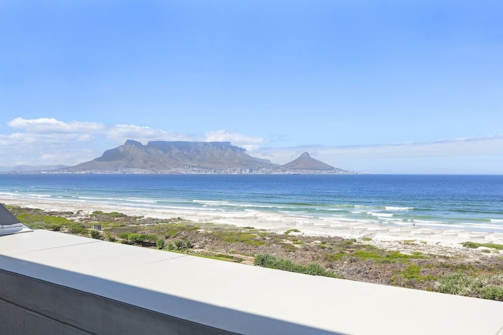 Dolphin Beach H301
