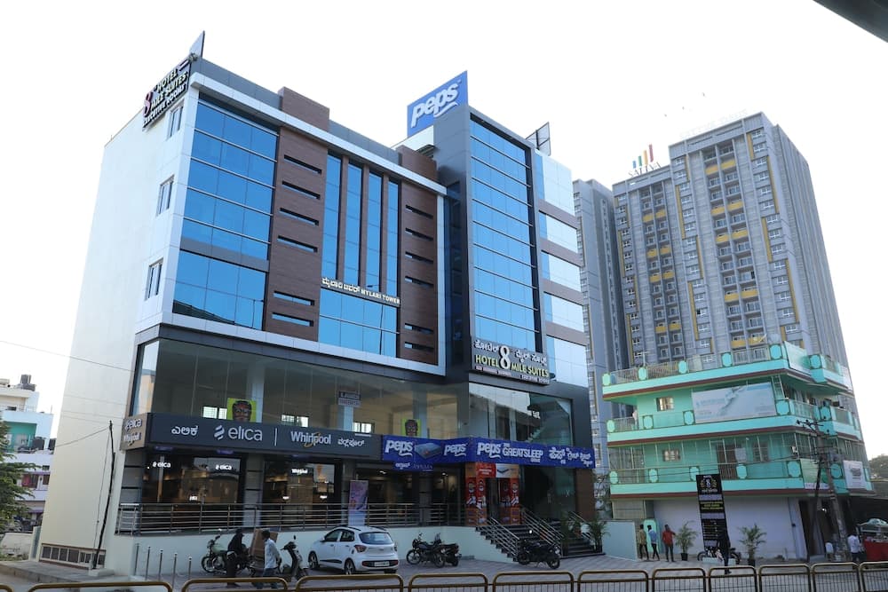 Hotel 8th Mile Suites