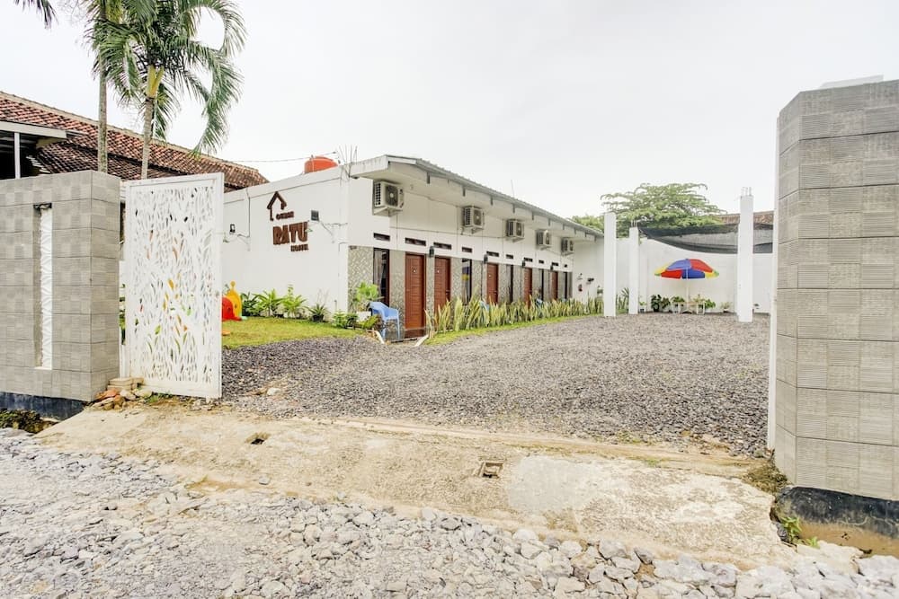 OYO 90124 Oemah Ratu Hostel Syariah