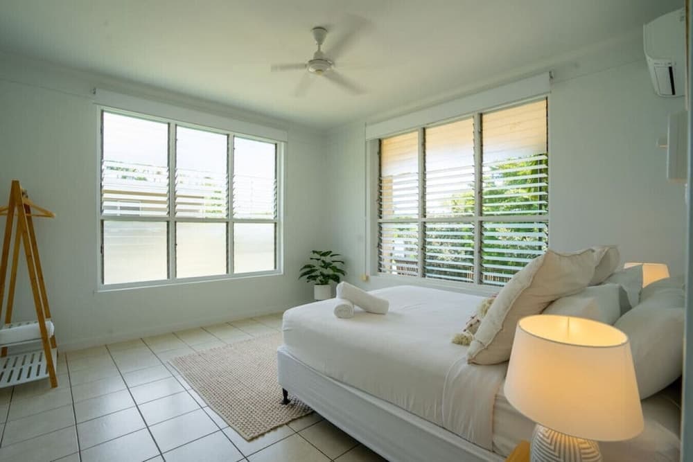 NIGHTCLIFF RETREAT -  Stylish 2BR Apt